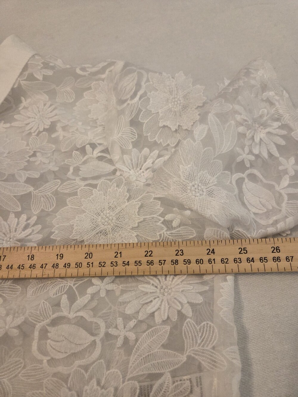 CHICO'S White Lacey 3-D Floral Applique Sheer Button Down Cropped Blouse Size XL - Picture 10 of 13